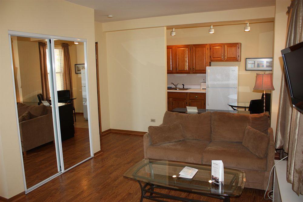 Dewitt Hotel And Suites Chicago Extérieur photo