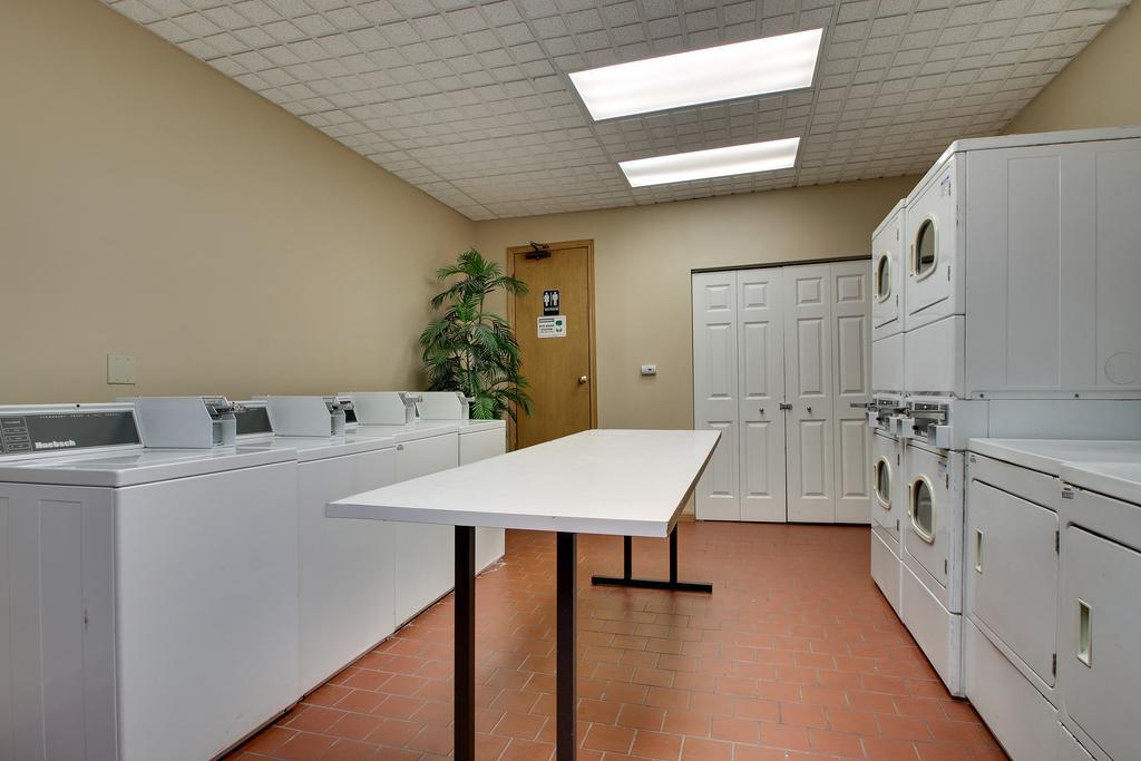 Dewitt Hotel And Suites Chicago Extérieur photo