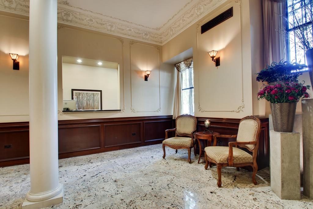 Dewitt Hotel And Suites Chicago Extérieur photo
