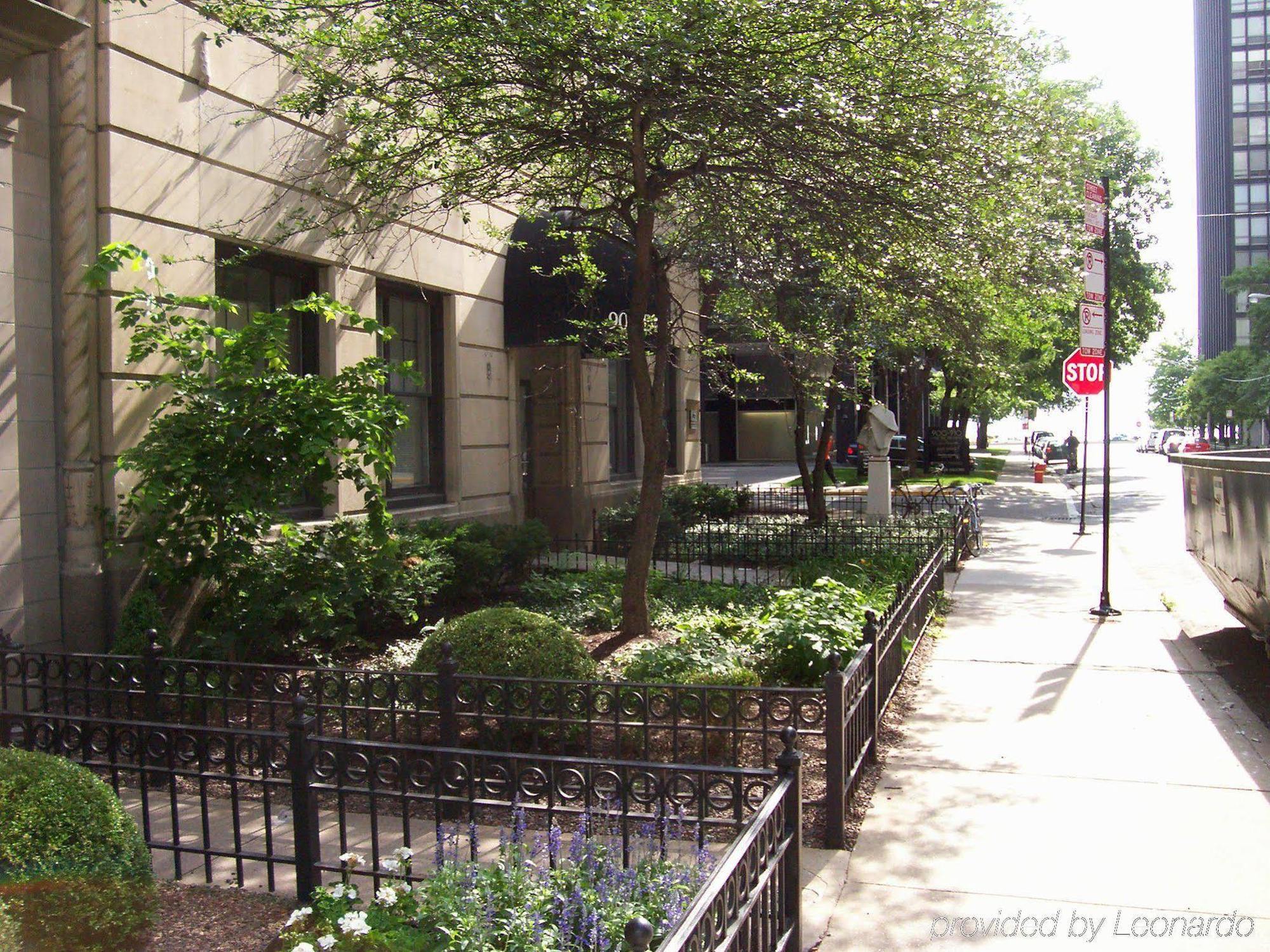 Dewitt Hotel And Suites Chicago Extérieur photo