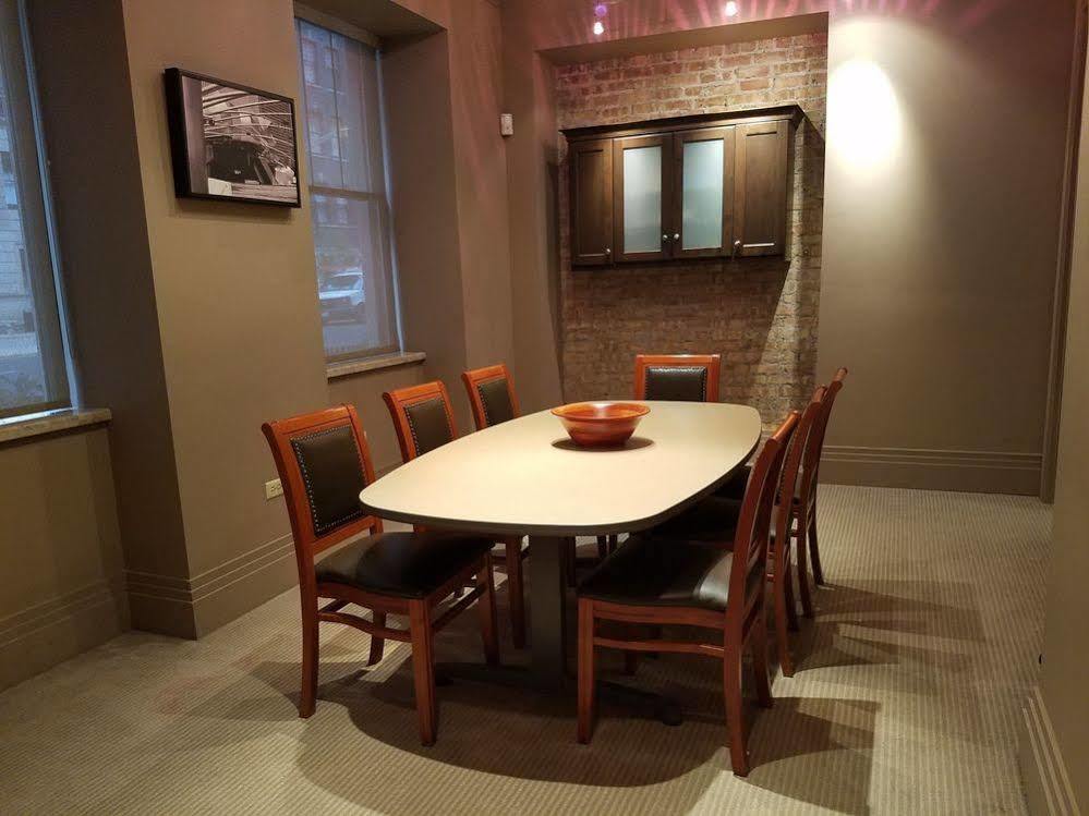 Dewitt Hotel And Suites Chicago Extérieur photo
