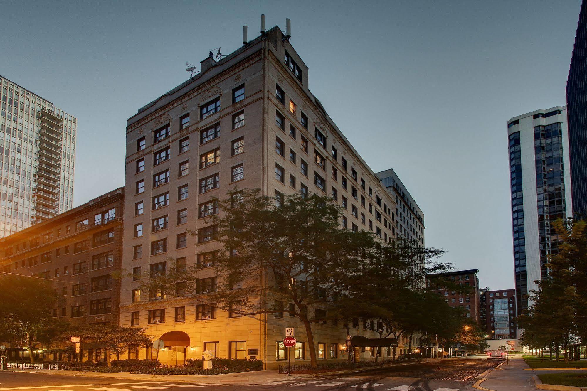 Dewitt Hotel And Suites Chicago Extérieur photo