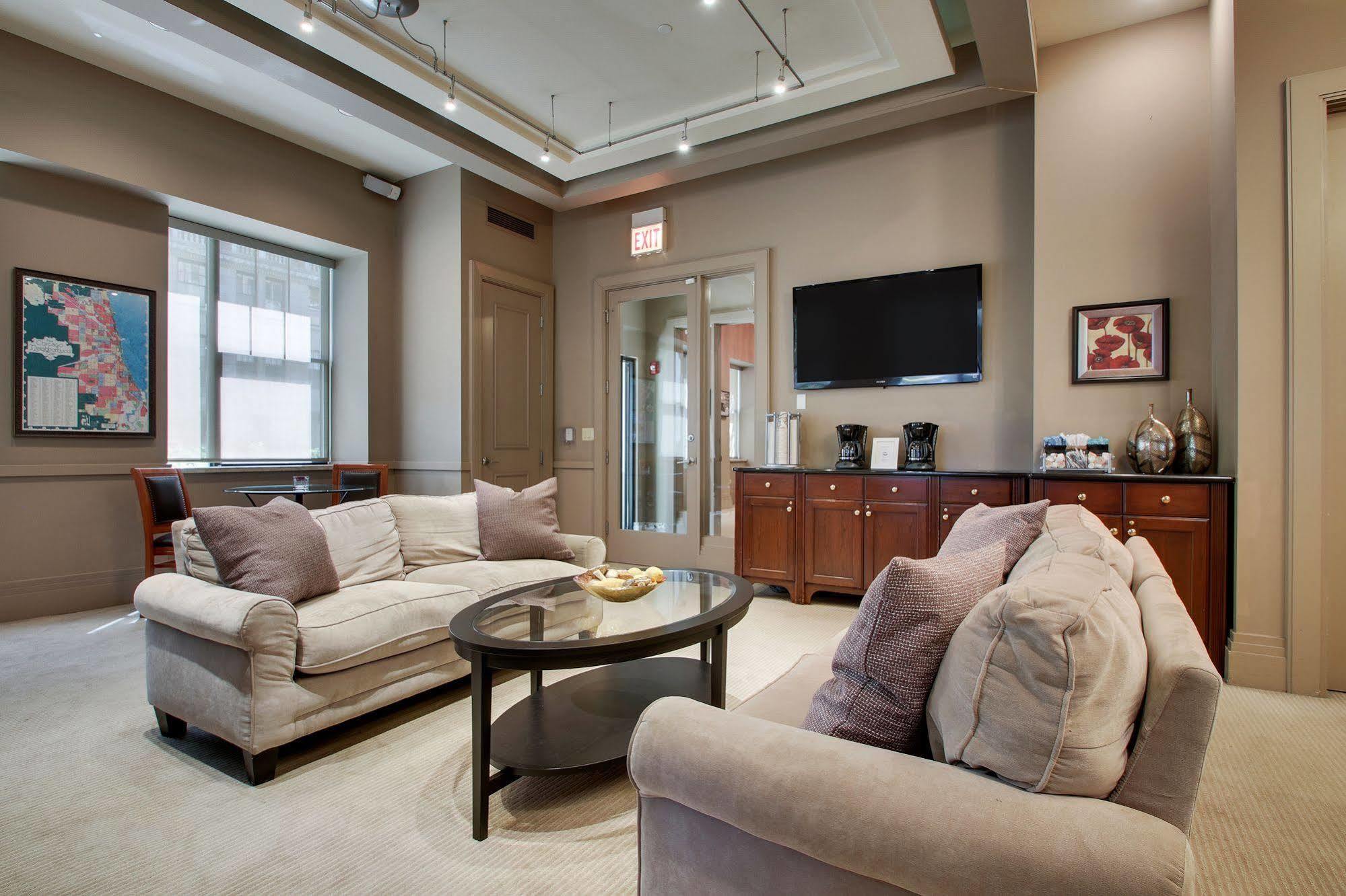 Dewitt Hotel And Suites Chicago Extérieur photo