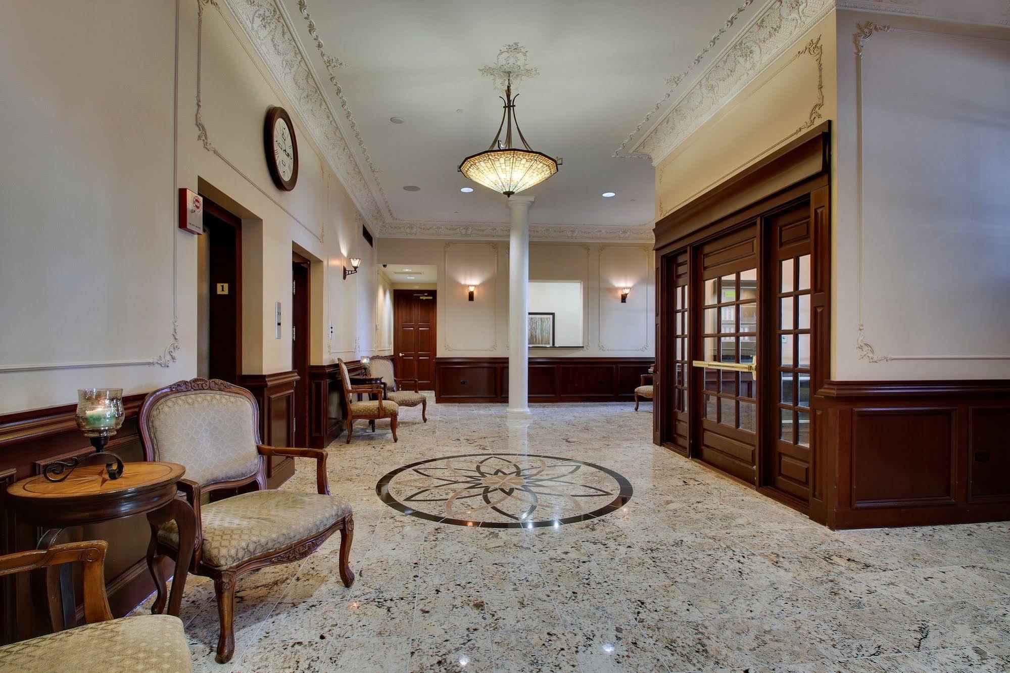 Dewitt Hotel And Suites Chicago Extérieur photo