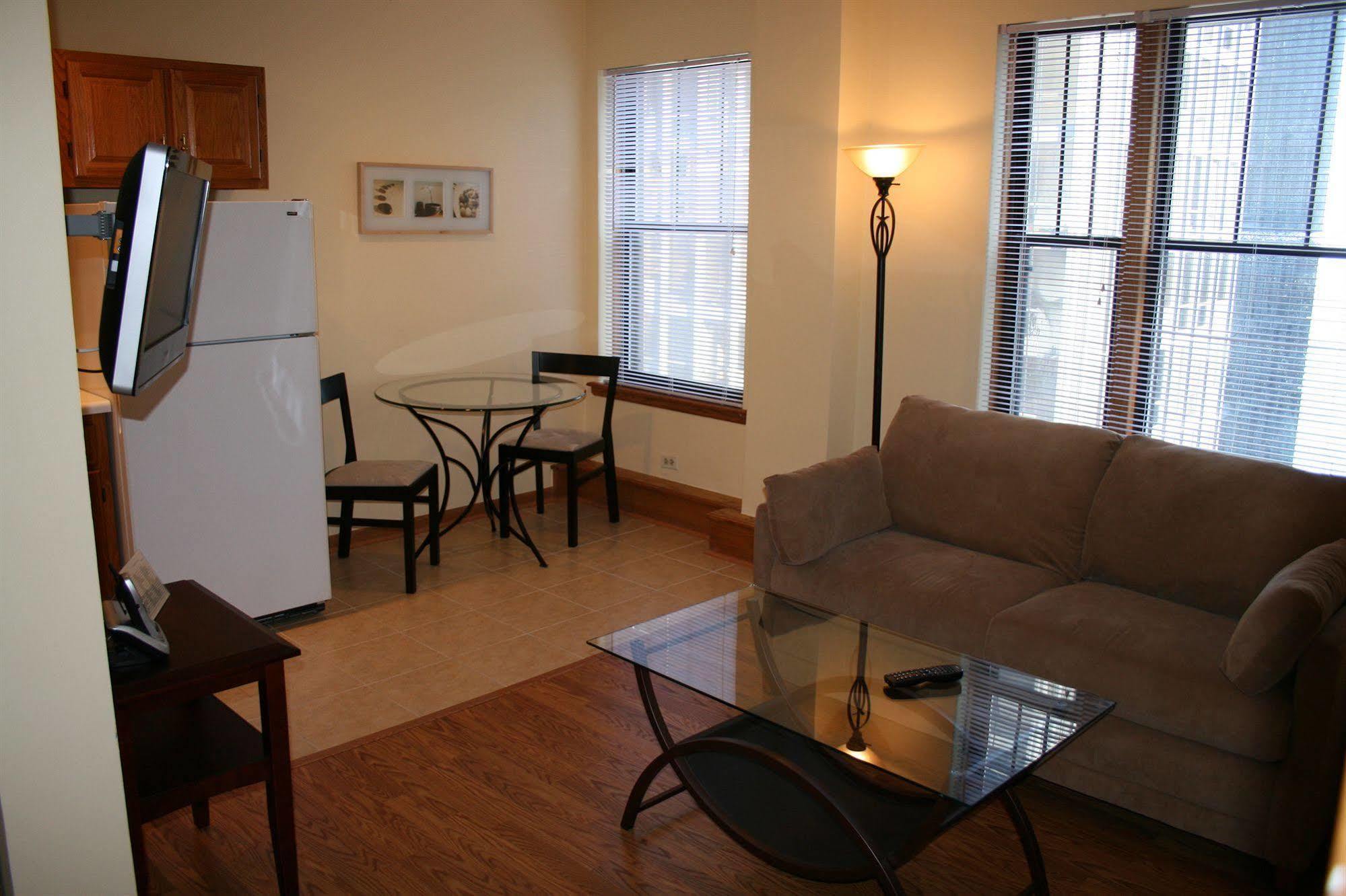 Dewitt Hotel And Suites Chicago Extérieur photo