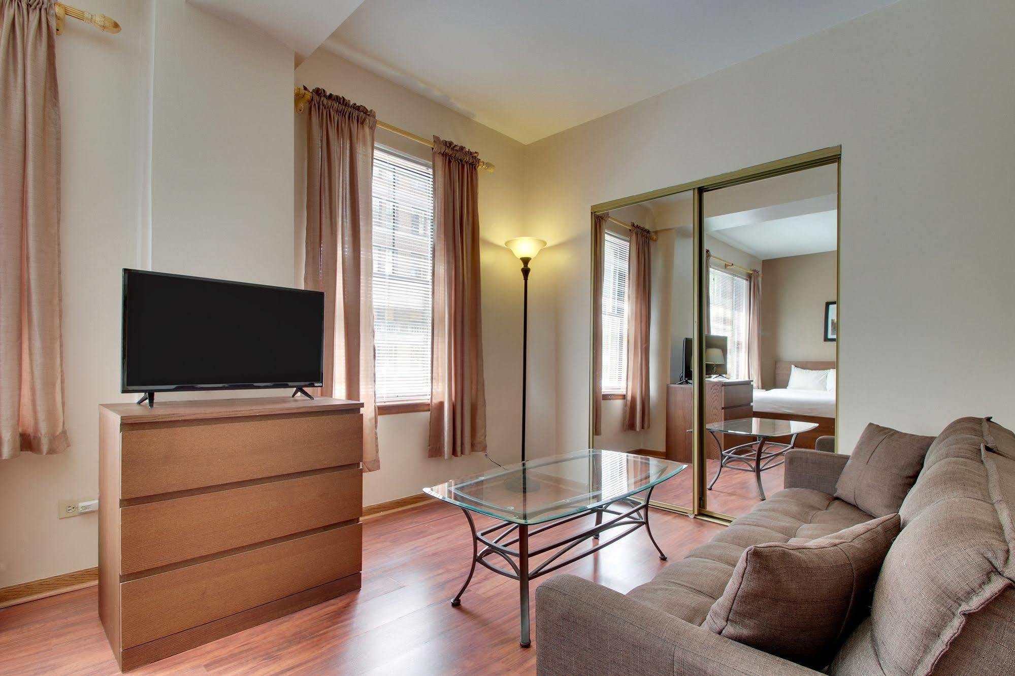 Dewitt Hotel And Suites Chicago Extérieur photo