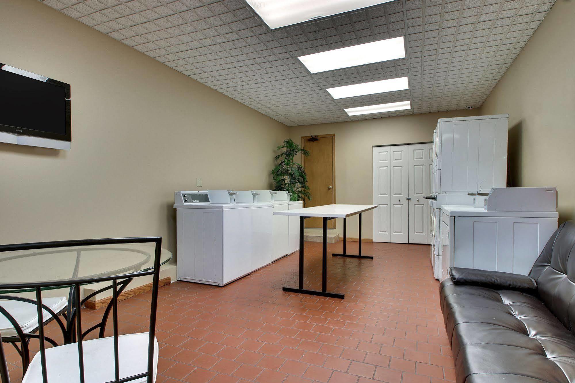 Dewitt Hotel And Suites Chicago Extérieur photo