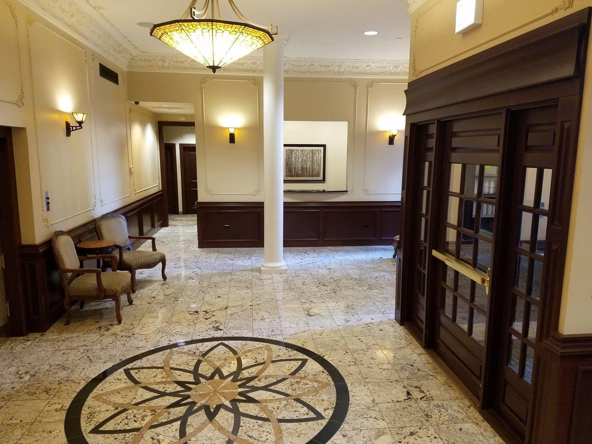 Dewitt Hotel And Suites Chicago Extérieur photo
