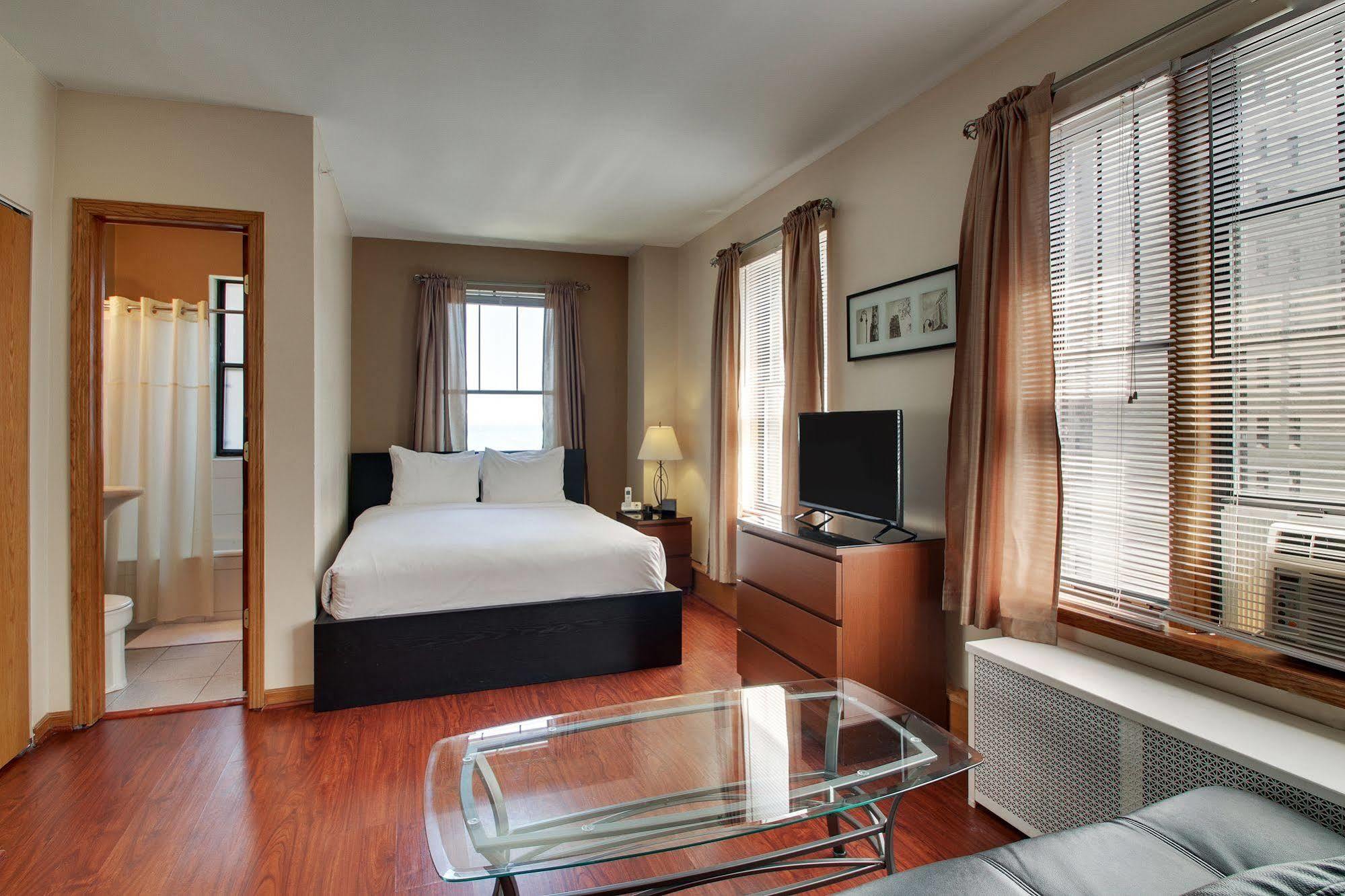 Dewitt Hotel And Suites Chicago Extérieur photo